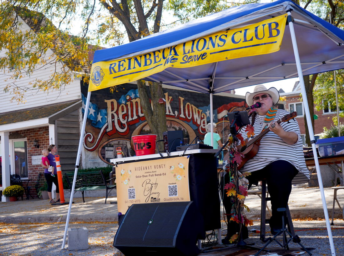 Feeling artsy in Reinbeck News, Sports, Jobs Sun Courier